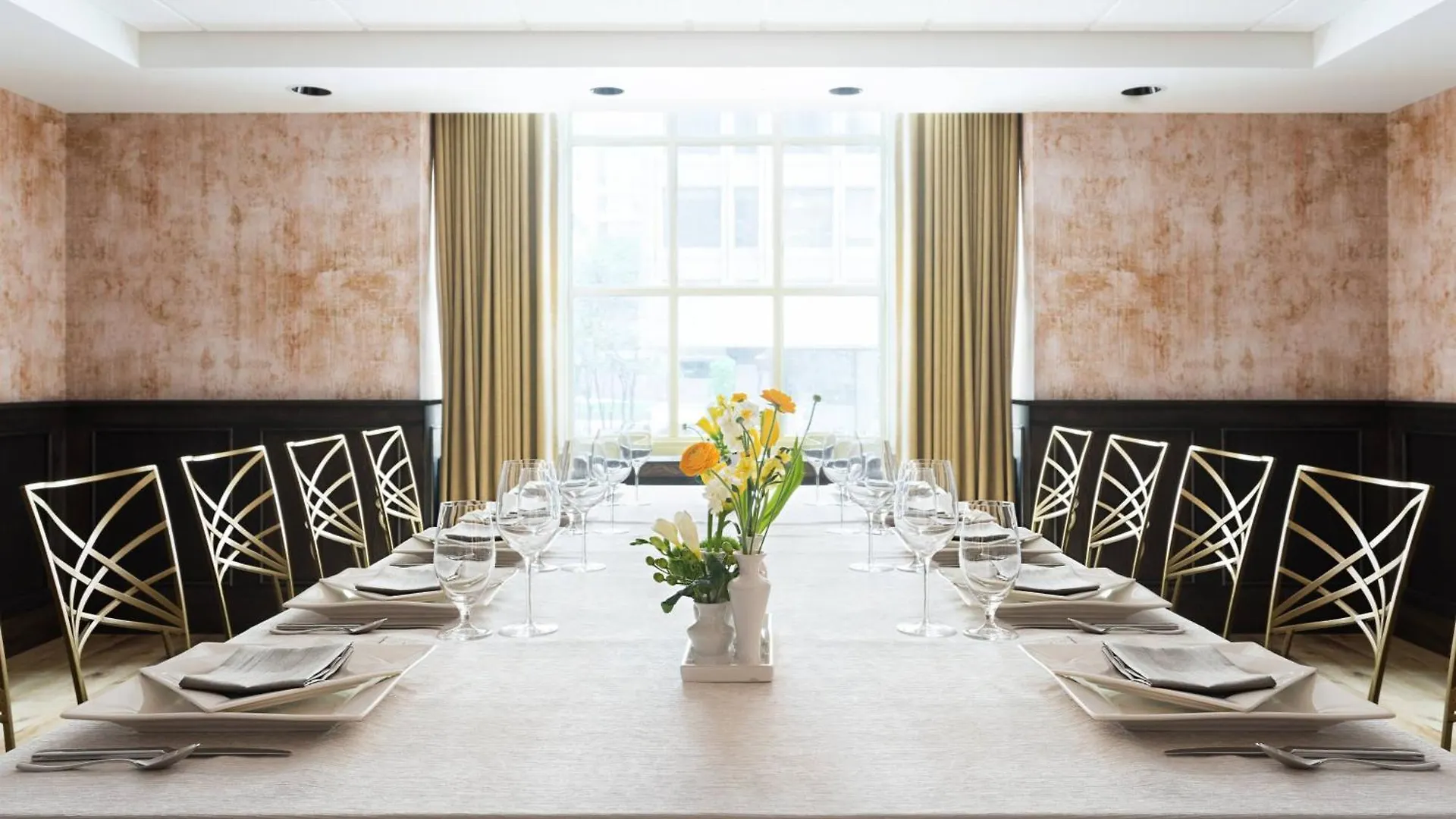 ****  Hotel Leveque, Autograph Collection Columbus United States